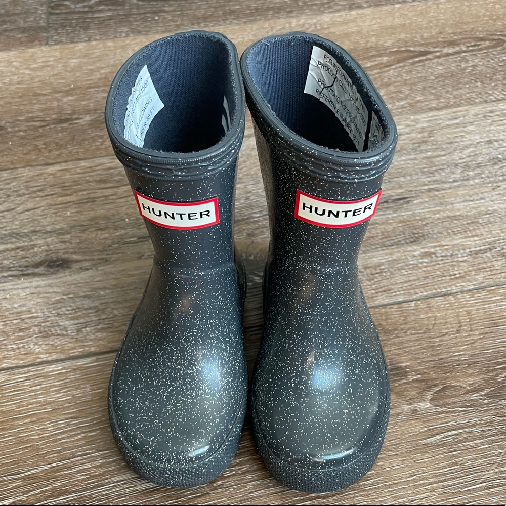 Toddler girl Hunter rain boots. Worn maybe 3-4 times. Size 4.